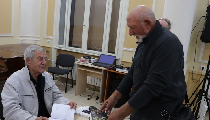 Гостът бе приятно изненадан от старите си познати д-р Руденко