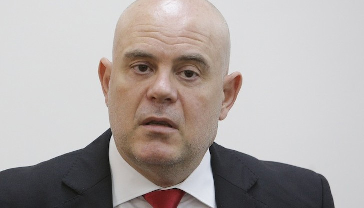 Времето ни изтича като пясъчен часовник и утре ще е