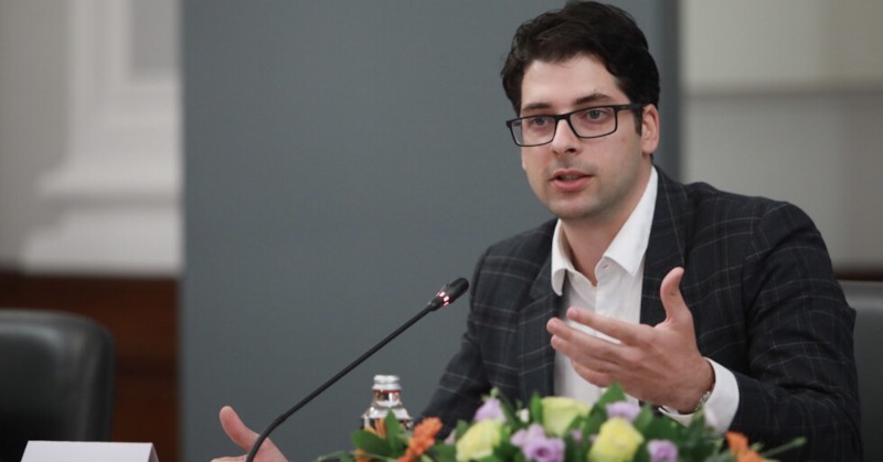 Остава да бъдат одобрени още няколко оперативни програми, каза още