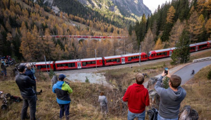 Ентусиасти се наредиха в долината, за да гледат как композицията