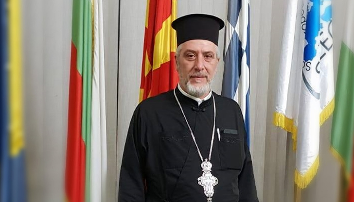 Свещеникът от седем години е представител на Българската православна църква