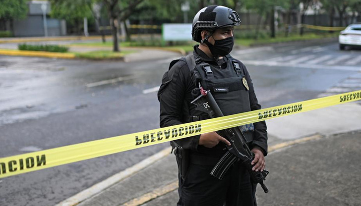 Нападателите се издирват12 застреляни при нападение в бар в мексиканския