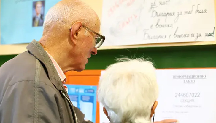 Изборният ден продължава до 20:00 ч.Избирателната активност към 13:00 ч. 17,6%,