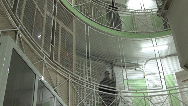 Броят на надзирателите обаче расте, сочат данните на Министерството на