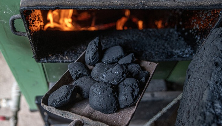 Заради високите цени на природния газ гражданите се връщат към отдавна