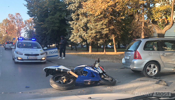 Мотор и автомобил се удариха на улица Котовск в РусеИнцидентът