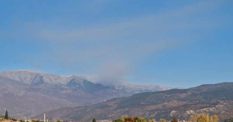 Огънят е в гори, собственост на Рилската света обител, но