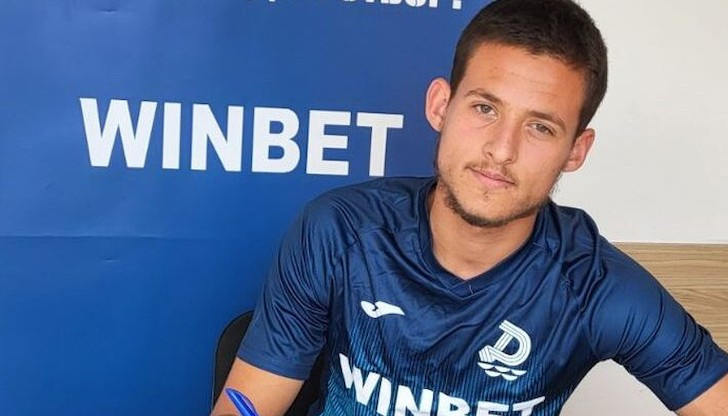 Господинов е юноша на Дунав, като е бил част от