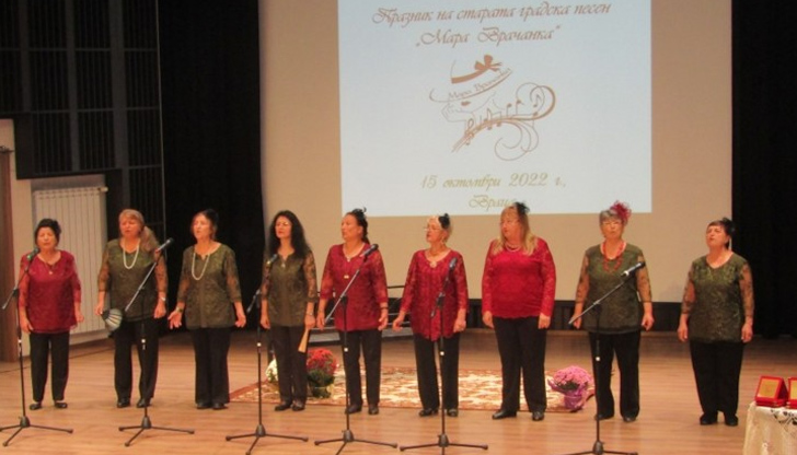 Извън конкурсната програма се състоя рецитал на изпълнителя на стари