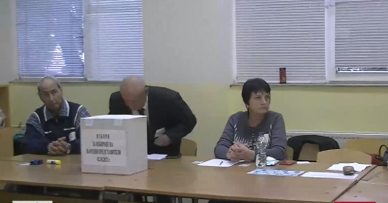 Над 30 души се борят за едно депутатско място в