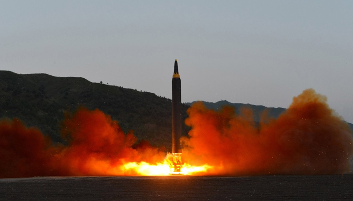 Пхенян е извършил над 40 ракетни теста от началото на годинаСеверна