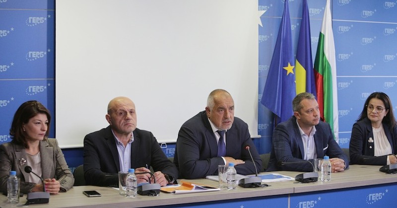 Къмон, не губете време. Избирателите ви чакат да ги залеете с рог