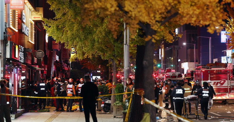 Ранените при блъсканицата са десеткиНай-малко 120 души загинаха, а 100 бяха