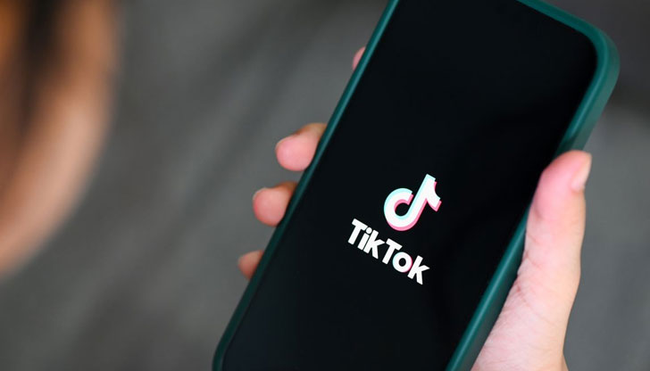 Потребители залепят устите си докато спятНова опасна мода в TikTok