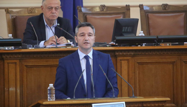 Вигенин е народен представител в 7 парламентаИзпълнителното бюро на БСП, парламентарната