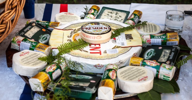 По-рано тази седмица Данон обяви, че напуска странатаЛакталис (Lactalis), най-голямата компания