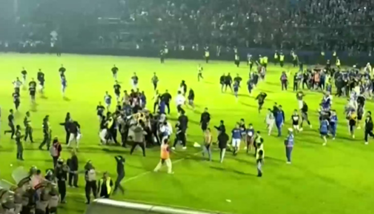 Над 300 души са били откарани в близките болнициСтотици загинали