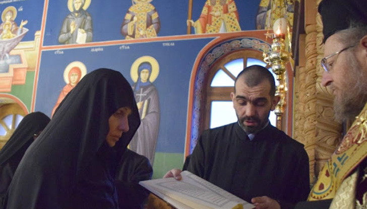 Мира Бонжева от силистренския драматичен театър вече е сестра МакринаПрез