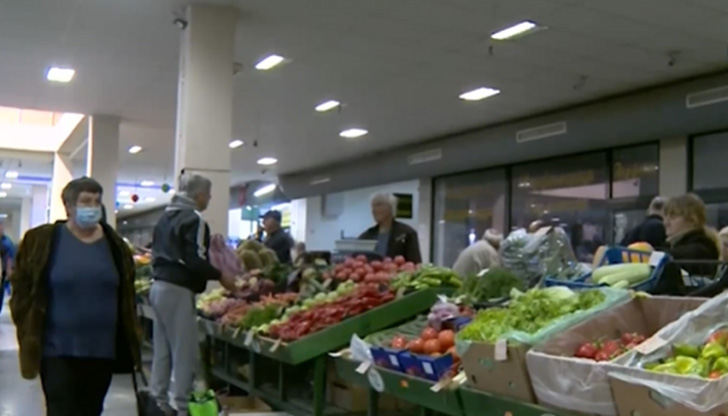 Цените на карфиола, морковите и чушките по пазарите у нас