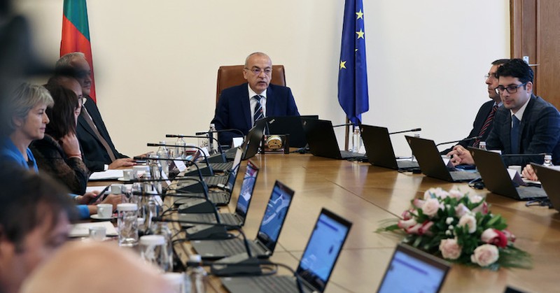 Очаква се служебният премиер Гълъб Донев да направи коментар за