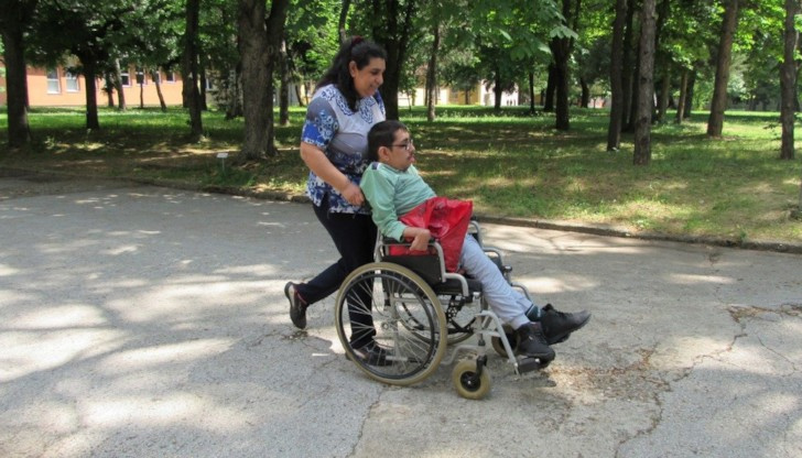 Целта е 21-годишният студент да проходи и да може да се