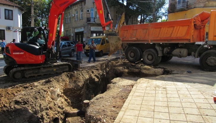 За щастие шофьорът не е пострадал, а щетите по камиона