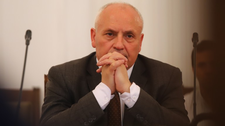 Отказах се от охраната си на 30 август, добави уволненият