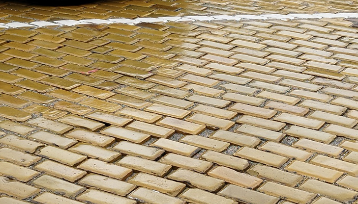 Керамичните жълти павета са със статут на културна ценностНаложена е