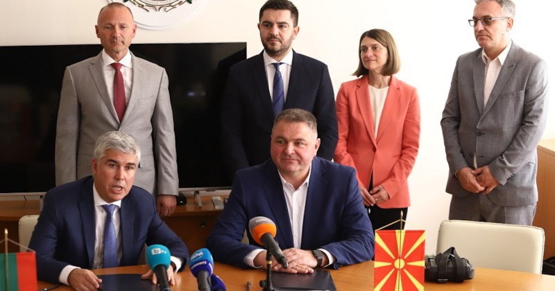 Така на западната ни съседка се дава допълнителна възможност за