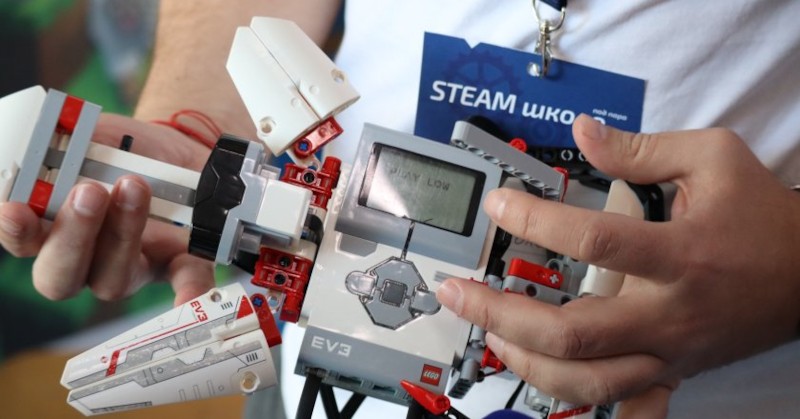 Целта на всички проекти е буквално да запознаем учениците къде е