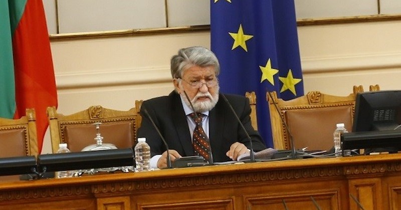 Колкото и да е къс този парламент, колеги, започнете да