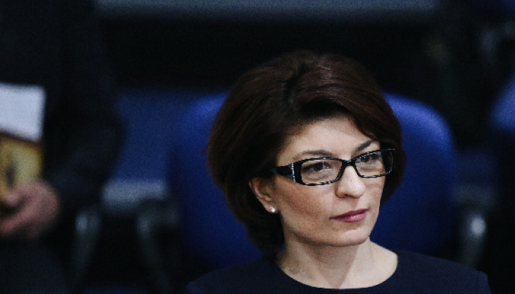 Атанасова: Президентът първо ще проведе консултации с всички останали и