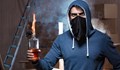Над 100 бутилки с коктейл Молотов иззе полицията в Атина