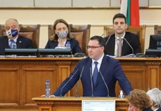 Поисканата вчера оставка на вътрешния министър Иван Демерджиев раздели народните представителиПоисканата