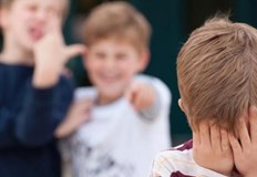 Служебният образователен министър уточни че превенцията на насилието и тормоза