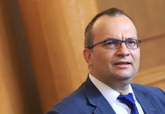 Да искаме третия мандат но нека да видим какво става