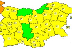 Циклон носи порои и силен вятърСредиземноморски циклон преминава над Балканите