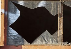 Счупени са общо 7 стъкла на прозорците на къщатаВ РУ