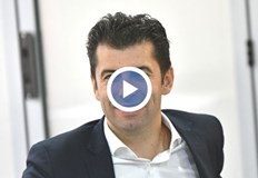 Експремиерът куфее на парчето Депутата Христо Кирил Петков отиде на концерт