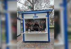 Събраните средства от продажбата на коледните играчки и сувенирите ще бъдат