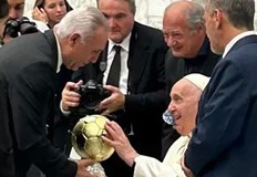 Само красивите жестове към другите ни правят Човеци написа Слави