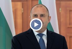 Съгласно конституцията държавният глава провежда консултации с парламентарните групи преди