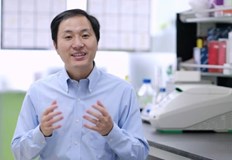 При експеримент на Хе Цзянкуй са родени две момичета близначки