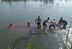 Рейсът е излязъл от платното на магистралата и паднал в канала