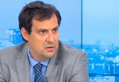 Рафинерията трябва да продължи да работи с руски петрол допълни