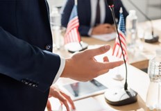 Политиците във всички страни получават значително по висока заплата отколкото останалите жителиУчени