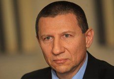 Най тъжното и унизително за нас е че преследваме мигрантите вместо