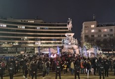 Протестиращите блокираха движението пред Народното събраниеГражданипротестират пред парламента срещу промените