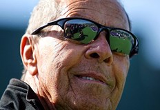 Той е бил наставник на Андре Агаси Моника Селеш Джим