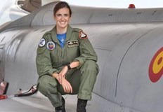 25 годишната Елена Гутиереш е първата жена пилот на Еврофайтър във Военновъздушните сили